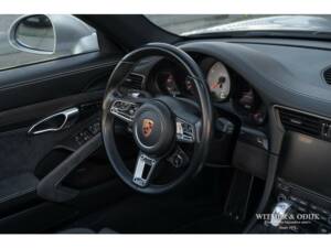 Image 10/38 of Porsche 911 Carrera GTS (2017)