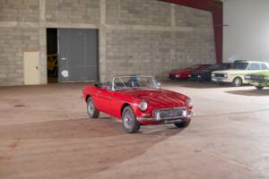 Image 2/27 of MG MGB GT (1972)
