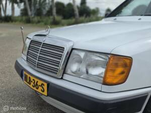 Afbeelding 15/42 van Mercedes-Benz 300 E (1986)