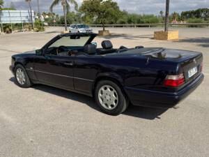Image 6/30 of Mercedes-Benz E 200 "Final Edition" (1997)