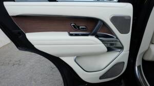 Image 47/61 of Land Rover Range Rover D350 (2025)