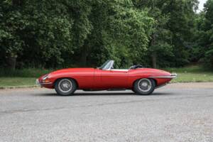 Image 17/41 de Jaguar E-Type 3.8 (1964)