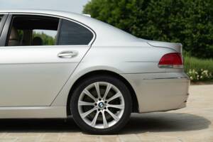 Image 14/50 de BMW 745d (2005)