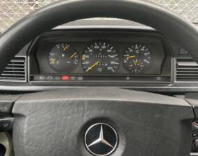 Image 6/12 of Mercedes-Benz 190 D 2.5 (1990)