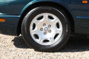 Bild 17/50 von Jaguar XJ 8 4.0 Executive (2001)