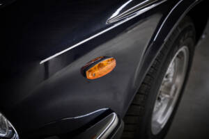 Image 27/97 of Daimler Double Six (1994)