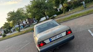 Bild 2/13 von Mercedes-Benz 260 E (1989)