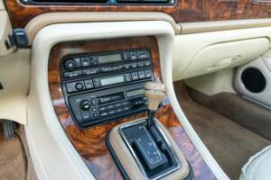 Image 34/50 of Jaguar XJ 6 4.0 Sovereign (1995)