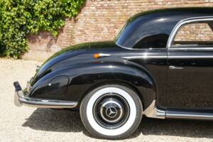 Image 19/50 of Mercedes-Benz 300 S (1953)