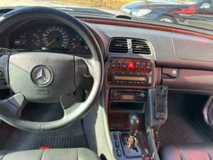 Image 14/16 de Mercedes-Benz CLK 320 (1999)