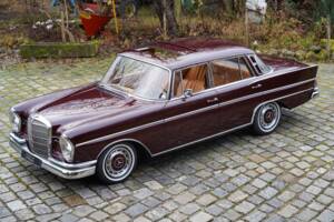 Image 13/18 of Mercedes-Benz 300 SE (1964)