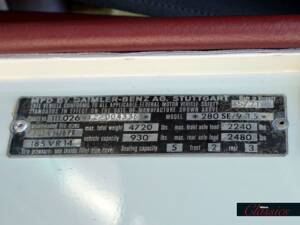 Image 27/29 de Mercedes-Benz 280 SE 3,5 (1971)