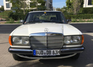Image 4/13 of Mercedes-Benz 200 (1983)