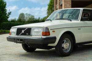 Bild 12/50 von Volvo 244 GL D (1982)