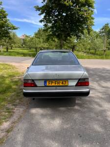 Bild 3/17 von Mercedes-Benz 230 CE (1991)