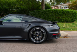 Image 14/33 of Porsche 911 Turbo S (2023)