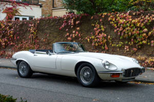 Image 2/21 de Jaguar E-Type V12 (1973)