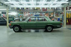 Image 3/50 de Mercedes-Benz 350 SE (1975)