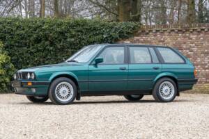 Image 12/50 of BMW 316i Touring (1993)