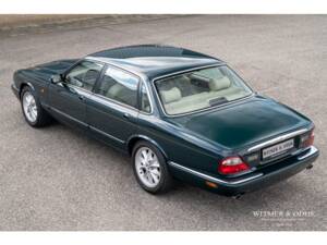 Bild 9/30 von Jaguar XJ 8 Executive (1998)