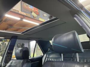 Bild 38/50 von Mercedes-Benz 300 E (1986)