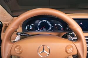 Image 30/40 of Mercedes-Benz CL 65 AMG (2008)