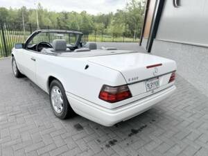 Imagen 11/41 de Mercedes-Benz E 320 (1995)