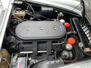 Image 19/26 of Ferrari 330 GT 2+2 (1966)