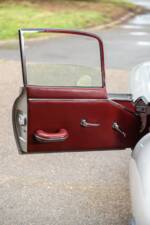 Image 27/50 of Jaguar E-Type 4.2 (1965)