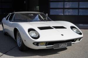 Afbeelding 42/74 van Lamborghini Miura P 400 (1968)
