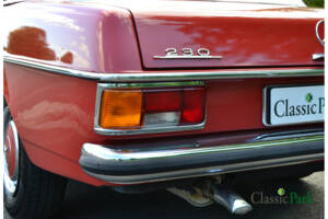 Image 40/50 of Mercedes-Benz 230&#x2F;6 (1973)