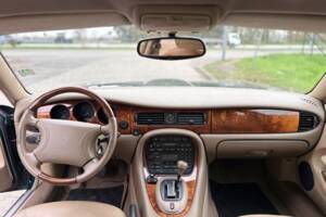 Immagine 9/14 di Jaguar XJ 8 Executive (1998)