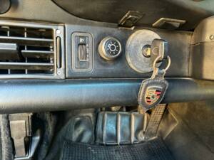 Image 26/36 de Porsche 911 Carrera 4 (1989)