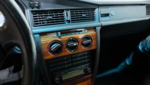 Bild 7/32 von Mercedes-Benz 190 E 1.8 (1991)