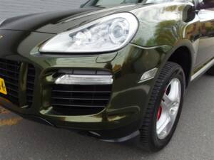 Image 32/99 of Porsche Cayenne Turbo (2007)