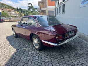 Image 3/17 de Alfa Romeo Giulia GT 1300 Junior (1972)