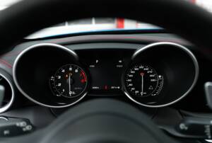 Bild 9/10 von Alfa Romeo Giulia Quadrifoglio (2019)