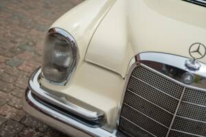 Image 4/42 of Mercedes-Benz 220 SE b (1965)
