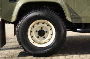 Bild 15/32 von Land Rover Defender 90 Works V8 (2014)