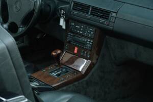Image 33/50 of Mercedes-Benz SL 500 (1994)