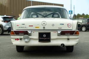 Obraz 3/50 pojazdu Mercedes-Benz 220 S b (1967)