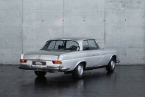 Image 10/49 de Mercedes-Benz 280 SE (1970)