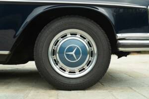 Image 22/50 of Mercedes-Benz 300 SEL 3.5 (1973)