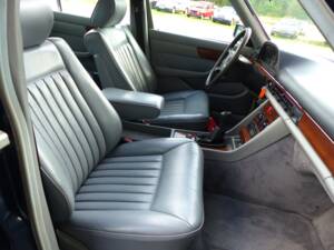 Imagen 12/16 de Mercedes-Benz 300 SE (1987)