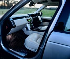 Image 17/50 de Land Rover Range Rover Vogue SDV8 (2018)