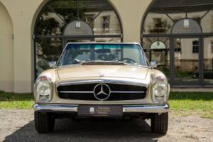 Image 12/56 de Mercedes-Benz 280 SL (1970)