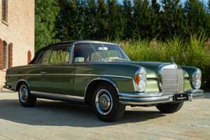 Bild 2/50 von Mercedes-Benz 220 SE b (1964)