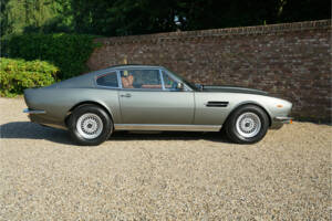 Image 15/50 of Aston Martin V8 (1980)