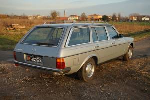 Image 1/22 of Mercedes-Benz 240 TD (1981)