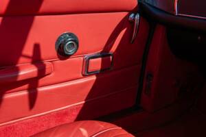 Image 16/38 of Aston Martin DB 6 Mk II Volante (1970)